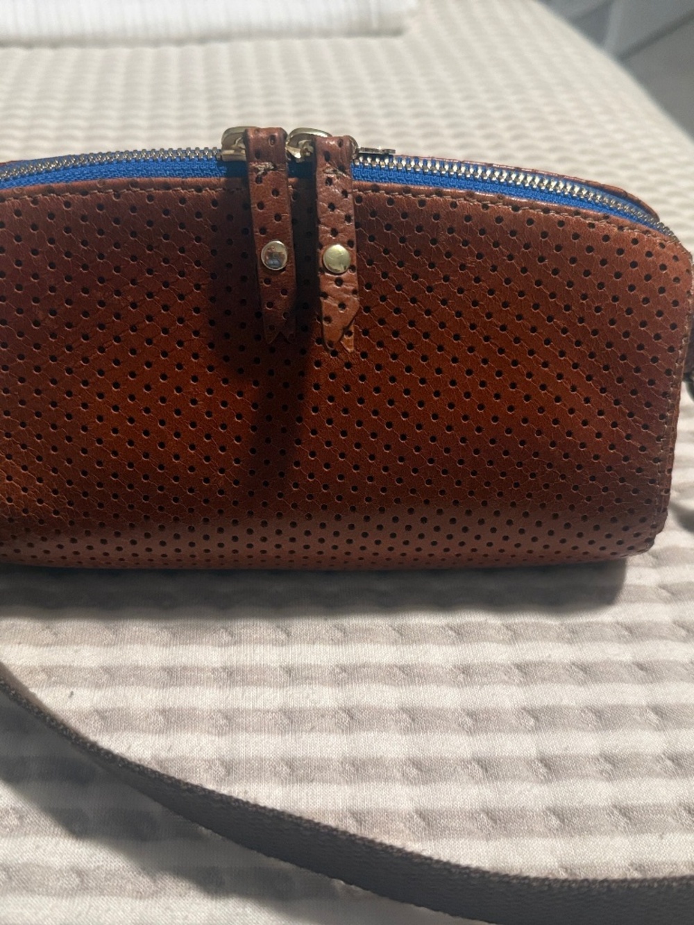 Blair ritchey perforated voyager chestnut with bright blue zipper